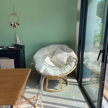 Les Pieds Dans Le Sable * 圣让-德蒙