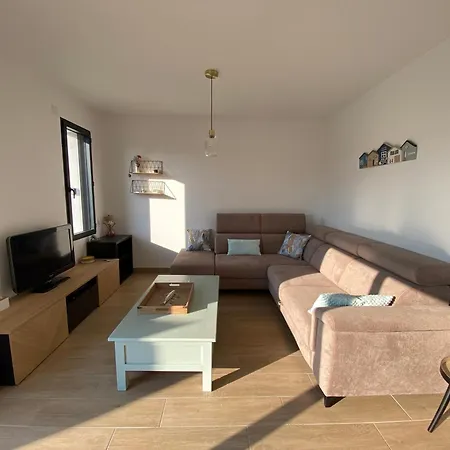 Holiday home Les Pieds Dans Le Sable *